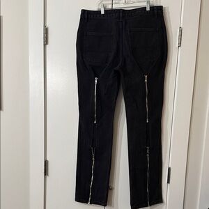 NWOT Black Straight-Leg Zippper Pull Jeans